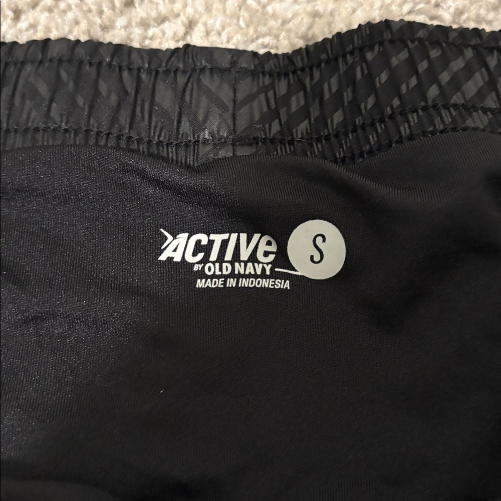 Old Navy Black Women's Athletic Shorts - Picture 2 of 3